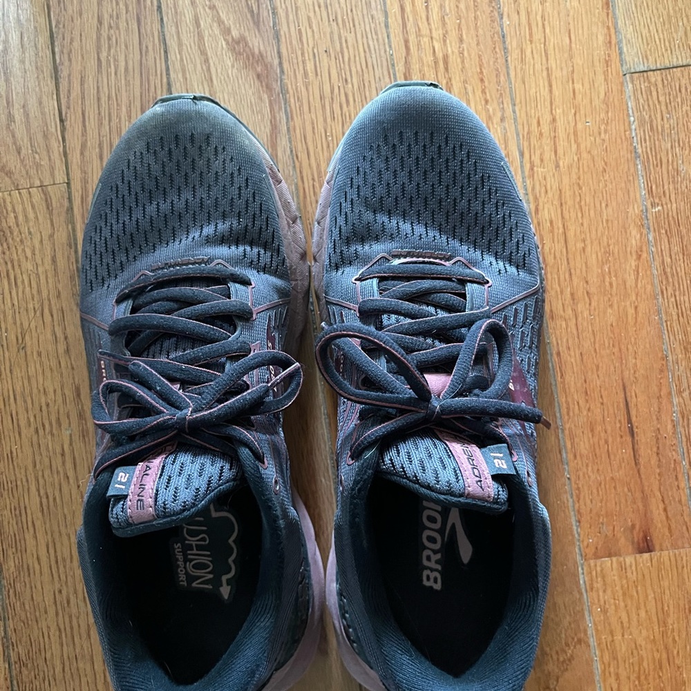 Womens brooks